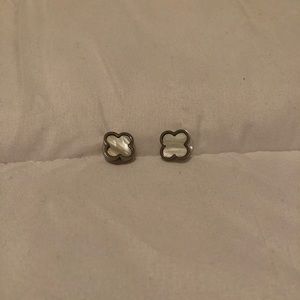 AVA pearlescent clover stud earrings